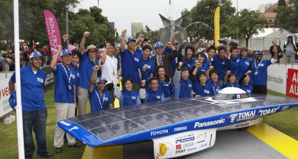 Австралия: В гонке солнечных электромобилей одолела команда из Стране восходящего солнца