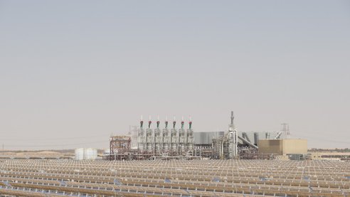 Наикрупнейший в мире солнечный концентратор (100 МВт) начал свою работу в Абу-Даби