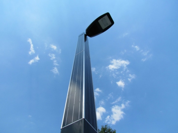Представлен 1-ый в мире фонарный столб с питанием от солнца
