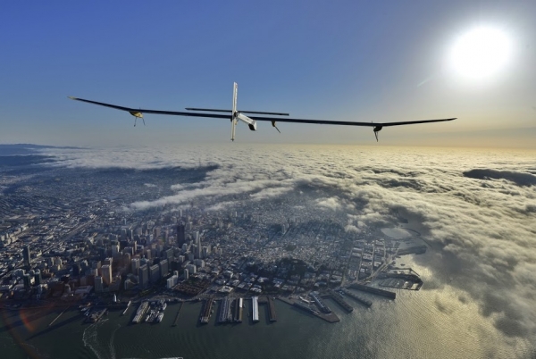 Solar Impulse в партнерстве с Гугл, планирует совершить полет вокруг света только на солнечной энергии