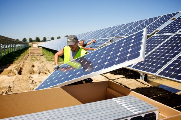 Солнечная энергия, стала вторым по величине источником нового электричества в США в 2013 году