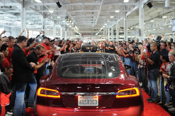 Tesla анонсировала цены на электронный автомобиль Model S в Гонконге