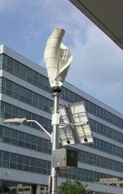 Уличный фонарь Eco-Pole независим от энергосети и работает на энергии солнца и ветра