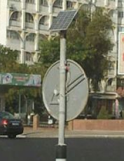 Узбекистан: В Ташкенте появились дорожные знаки на солнечных батареях