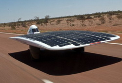 В Австралии проходят международные гонки автомобилей на солнечных батареях