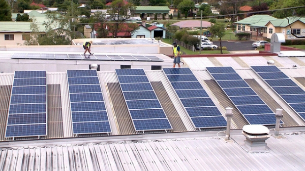 В Калифорнии в 2013 году было установлено больше солнечных панелей на домах, чем за последние 30 лет