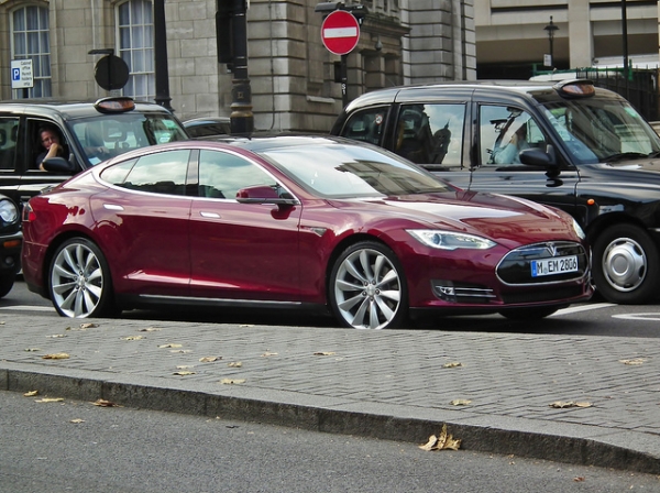 В Англии скоро начнутся реализации Tesla Model S - цены стартуют с отметки в f49900