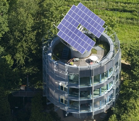 Германия: эко-здание крутится прямо за солнцем
